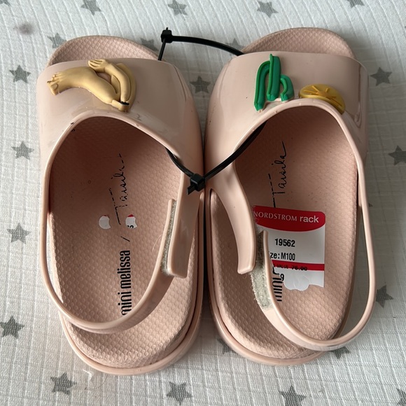Mini Melissa+Tarsila Do Amaral Slides - Picture 2 of 12